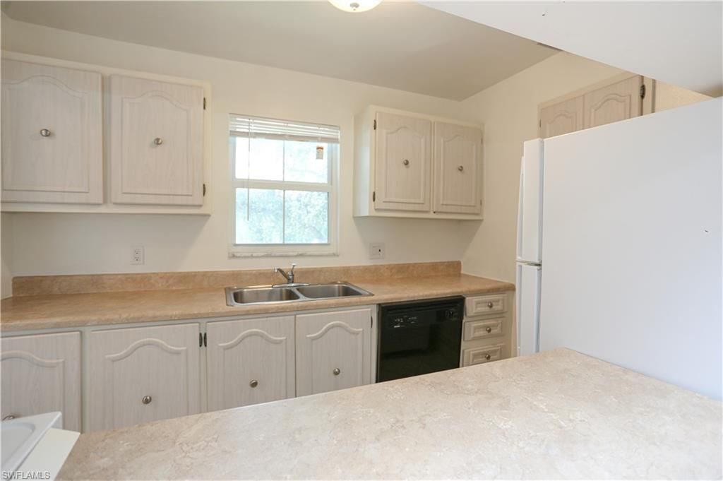 221 Cypress Way E, Unit 201, Naples, FL 34110 Photo