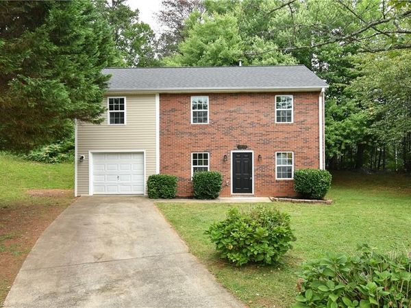 5832 Sir Knight Circle, Clemmons, NC 27012