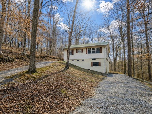 1377 Four Seasons Dr , Smithville, TN 37166