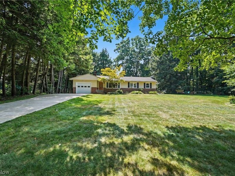 38600 Berkshire Hills Drive, Willoughby Hills, OH 44094 Photo 2