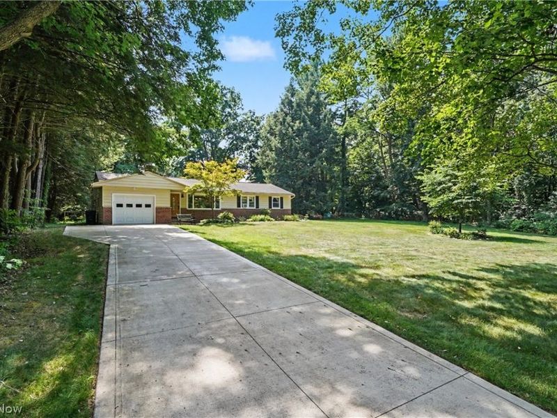 38600 Berkshire Hills Drive, Willoughby Hills, OH 44094 Photo 3