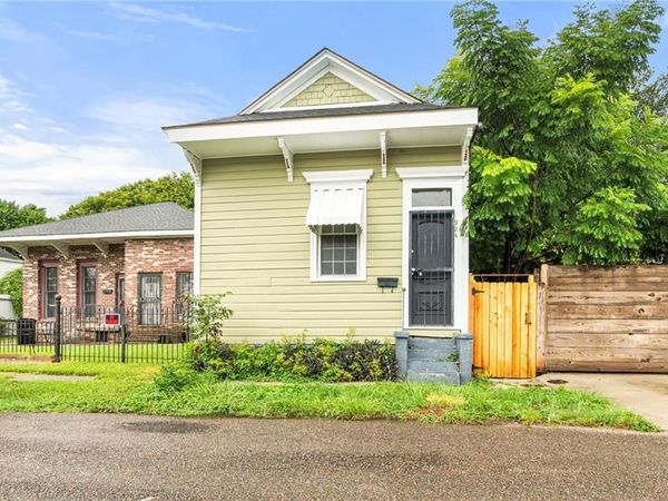 924 KENTUCKY Street , New Orleans, LA 70117