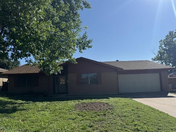 208 Prairie Wind Boulevard , Stephenville, TX 76401