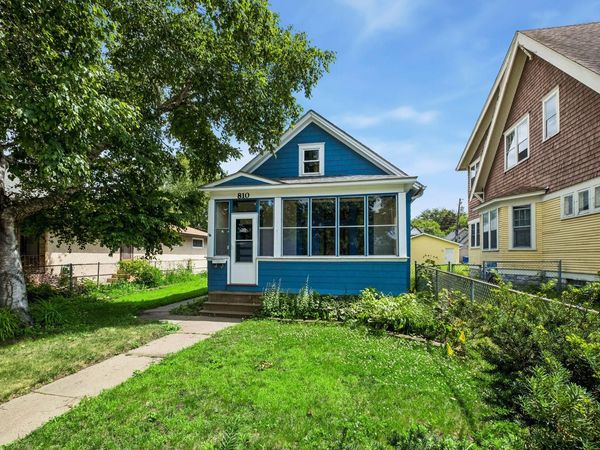 810 Randolph Avenue , Saint Paul, MN 55102