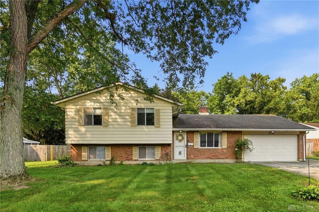 2760 Corlington Drive Kettering, OH 45440
