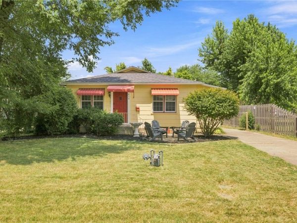 416 NW 7Th Street , Bentonville, AR 72712