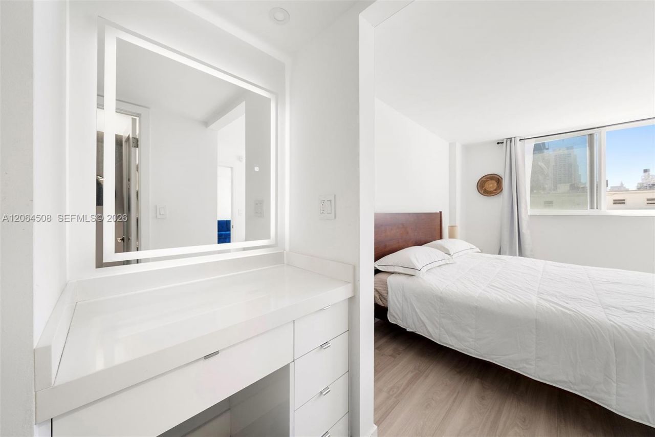 345 Ocean Dr , Unit 610, Miami Beach, FL 33139 Photo