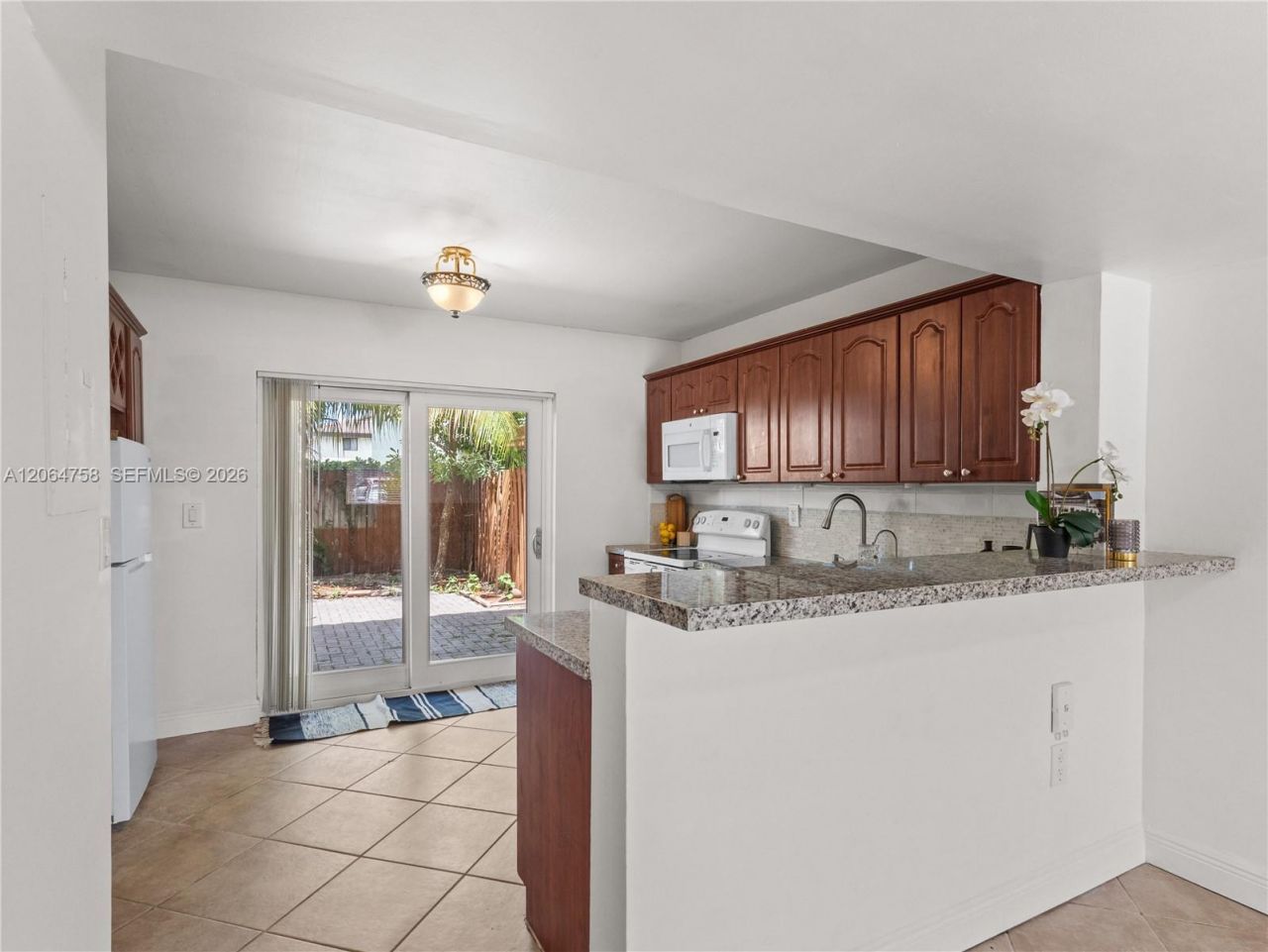 560 NW 82nd Pl, Unit 306, Miami, FL 33126 Photo