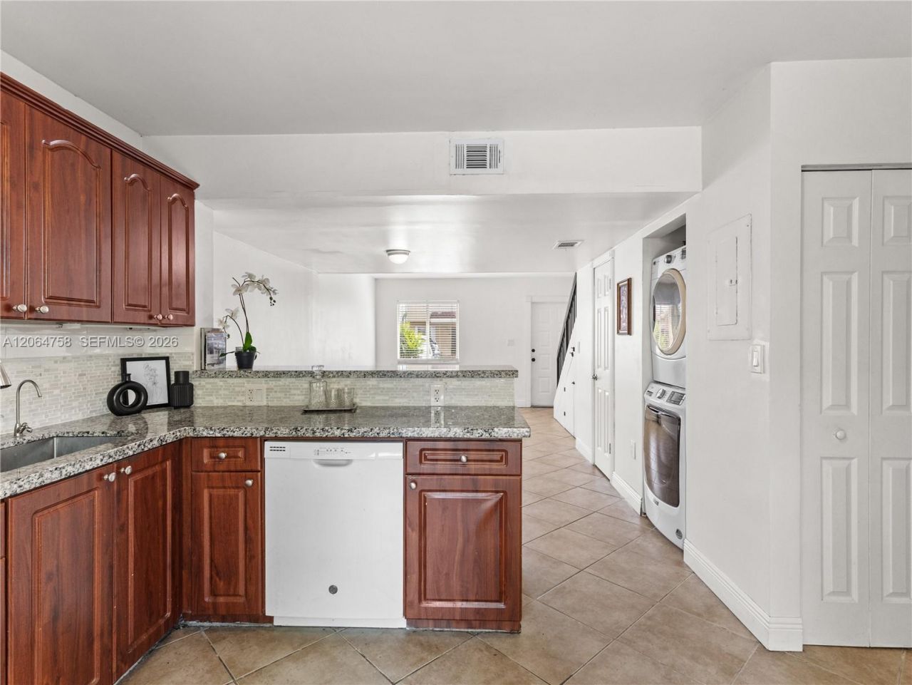 560 NW 82nd Pl, Unit 306, Miami, FL 33126 Photo