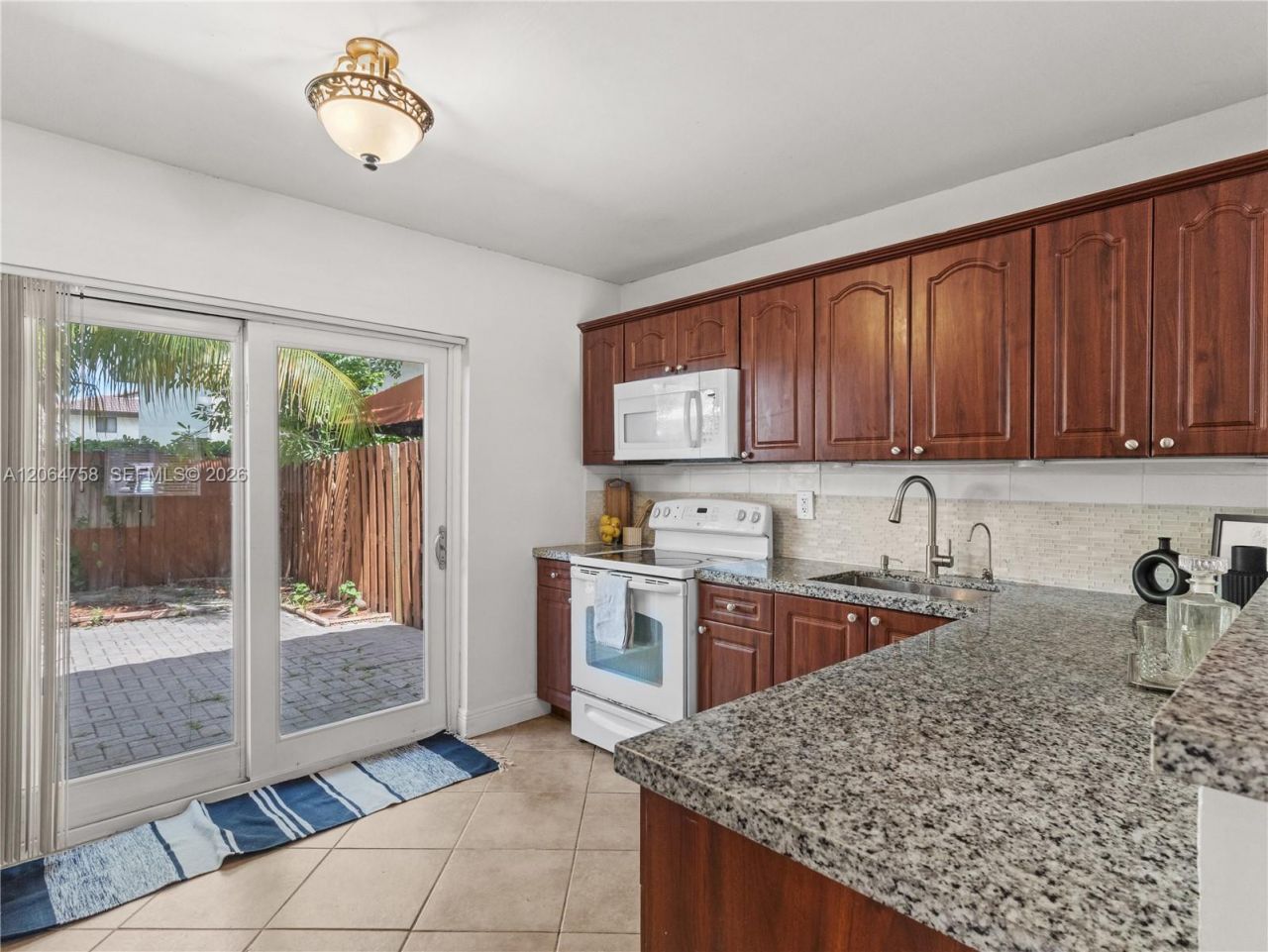560 NW 82nd Pl, Unit 306, Miami, FL 33126 Photo
