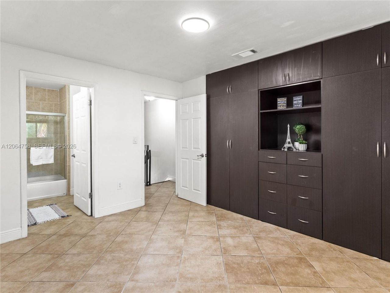 560 NW 82nd Pl, Unit 306, Miami, FL 33126 Photo