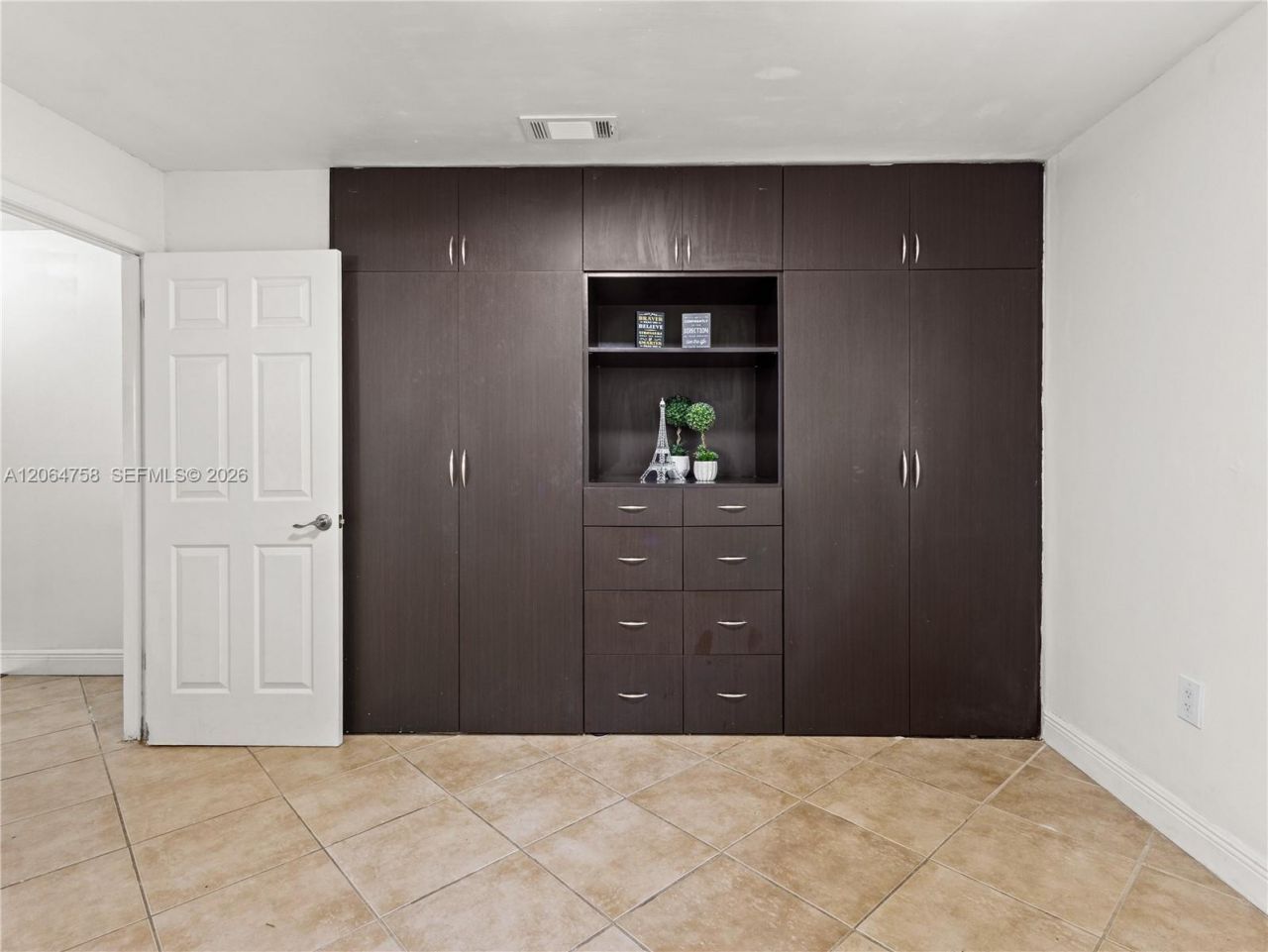 560 NW 82nd Pl, Unit 306, Miami, FL 33126 Photo