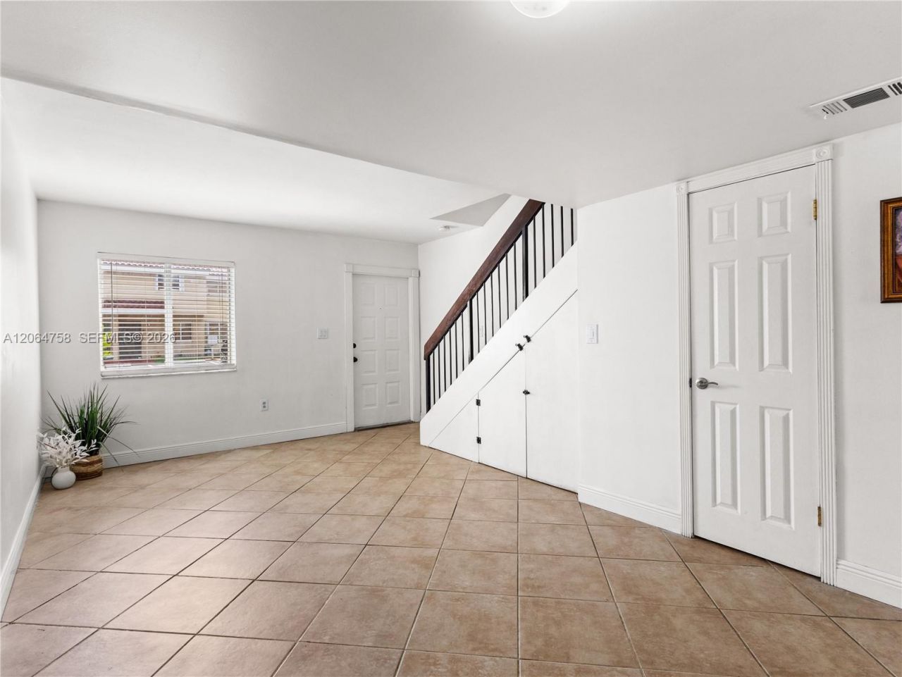 560 NW 82nd Pl, Unit 306, Miami, FL 33126 Photo