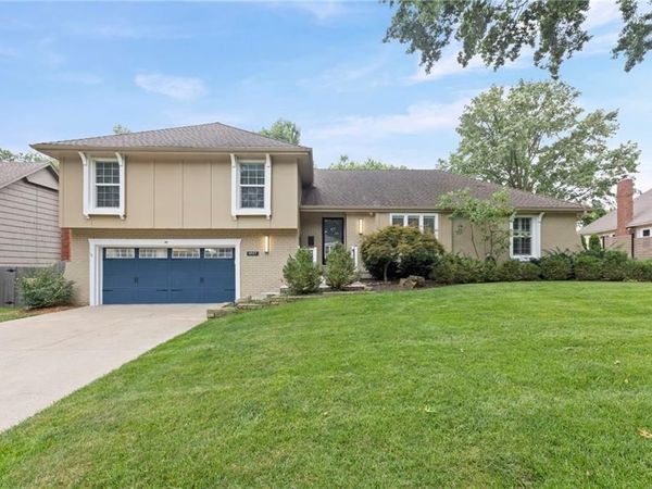 9527 Cedar Street, Overland Park, KS 66207