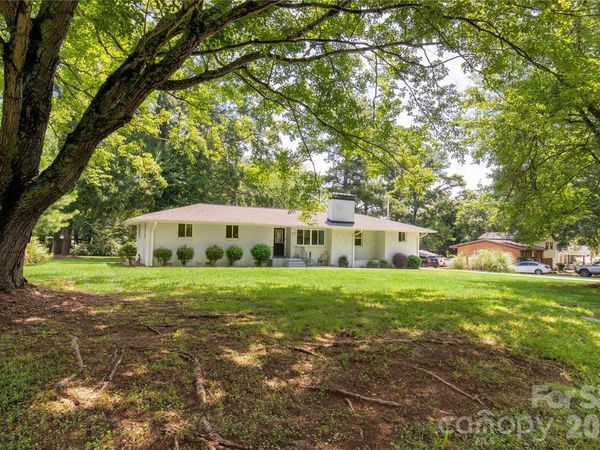 1405 Lakeview Drive , Pineville, NC 28134