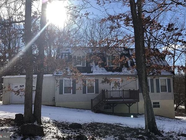 98 SURREY LANE , LORDS VALLEY, PA 18428