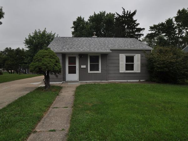 1852 North Street , Bettendorf, IA 52722