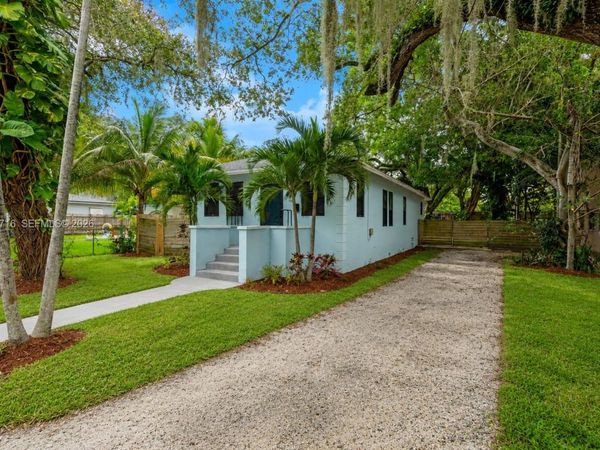 930 NE 132nd St , North Miami, FL 33161
