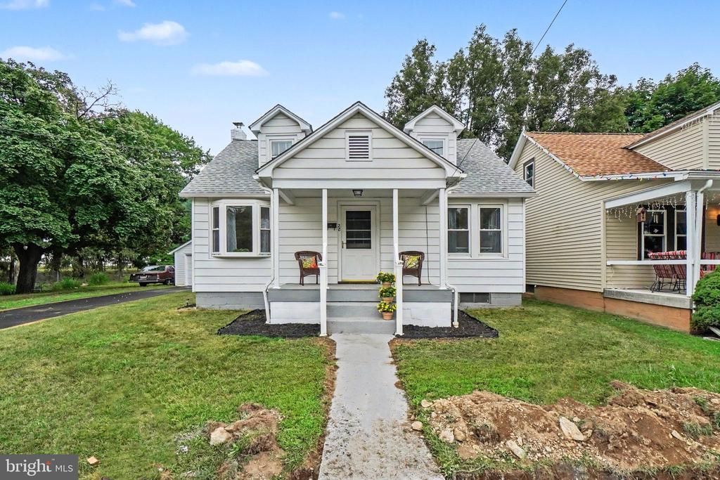 28 E PINE STREET , MOUNT HOLLY SPRINGS, PA 17065