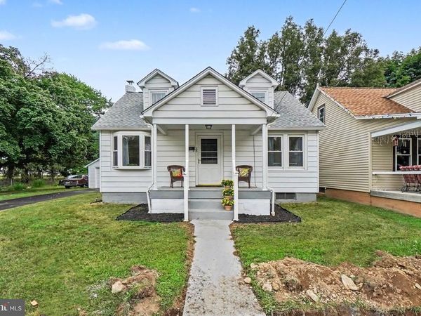 28 E PINE STREET, MOUNT HOLLY SPRINGS, PA 17065