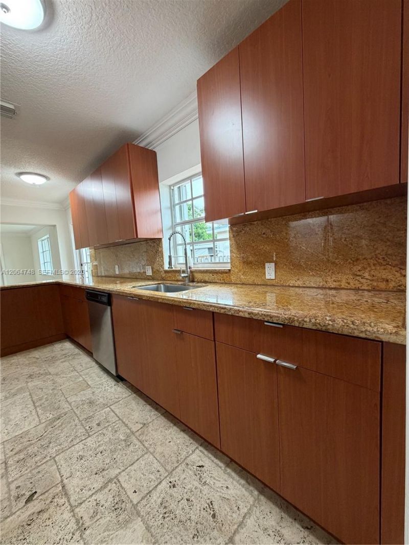 6746 SW 32nd Ter, Miami, FL 33155 Photo