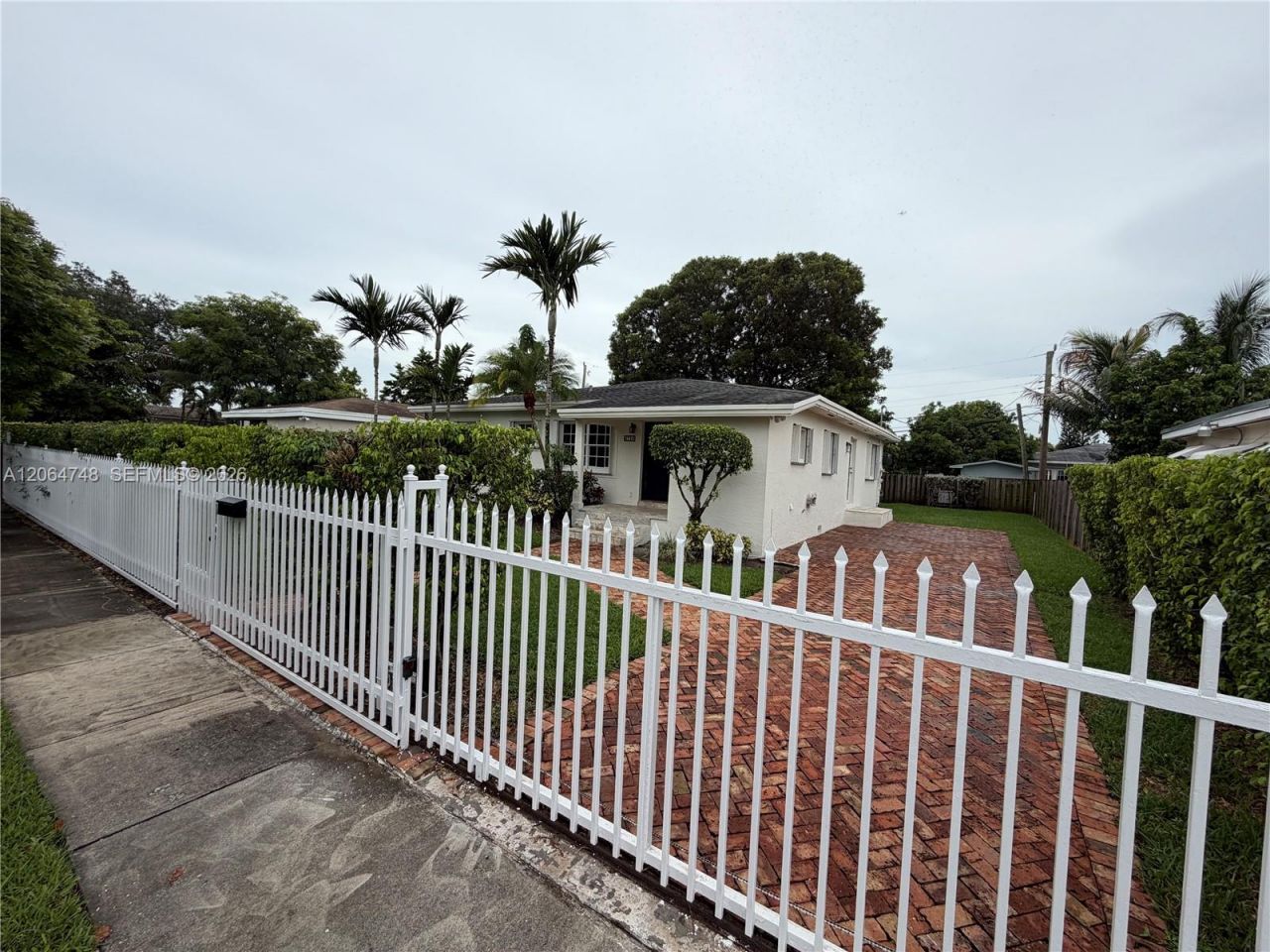 6746 SW 32nd Ter, Miami, FL 33155 Photo