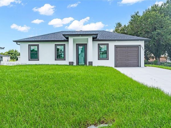 2923 2nd St , Lehigh Acres, FL 33976