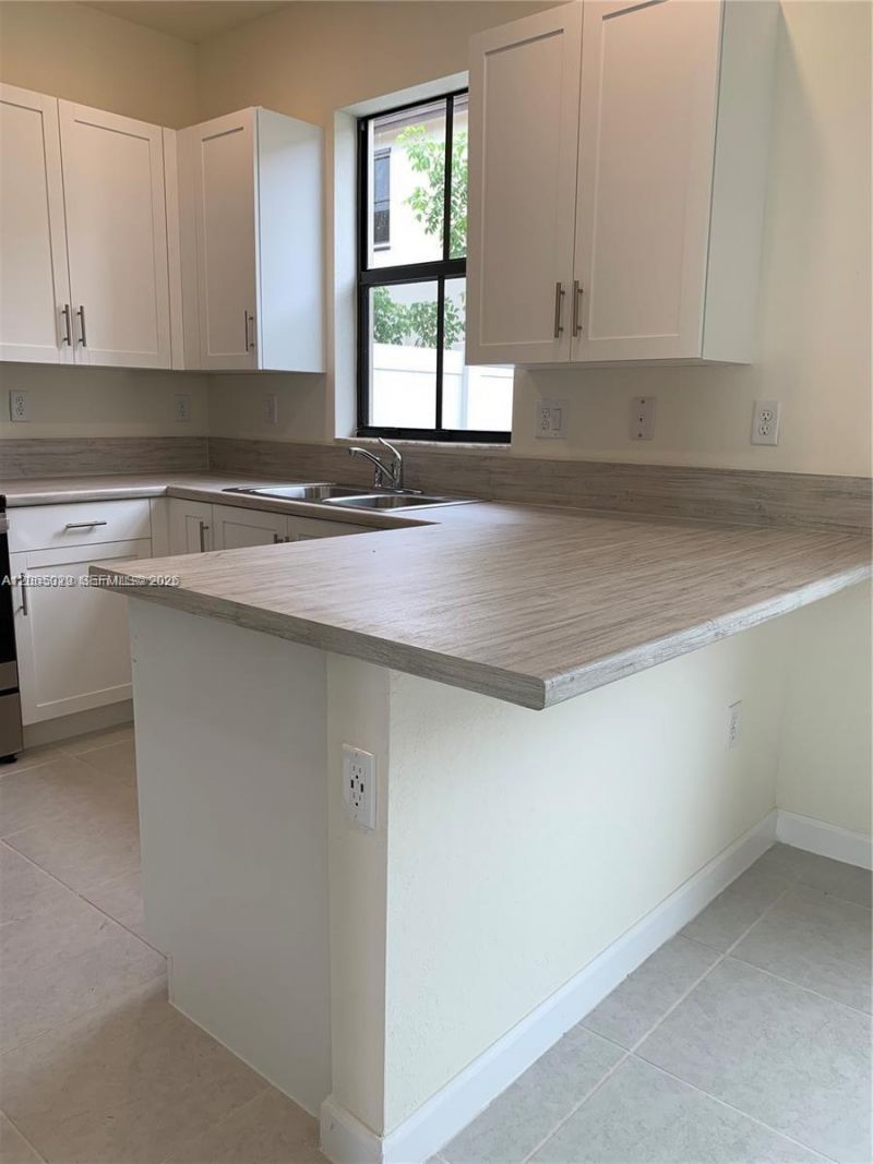 11089 W 34th Ct, Unit 11089, Hialeah, FL 33018 Photo