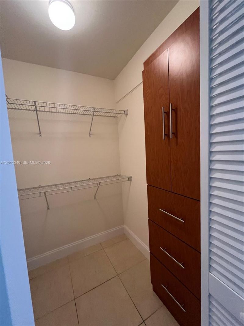 1605 Bay Rd , Unit 403, Miami Beach, FL 33139 Photo