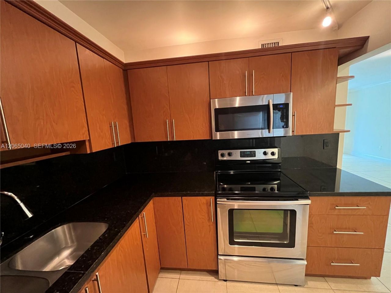 1605 Bay Rd , Unit 403, Miami Beach, FL 33139 Photo