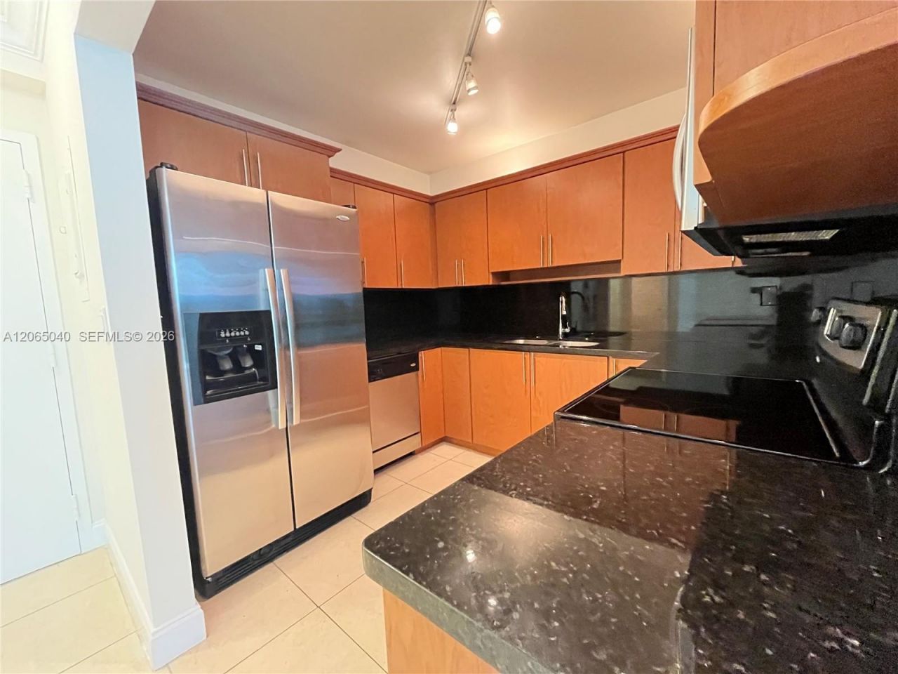 1605 Bay Rd , Unit 403, Miami Beach, FL 33139 Photo