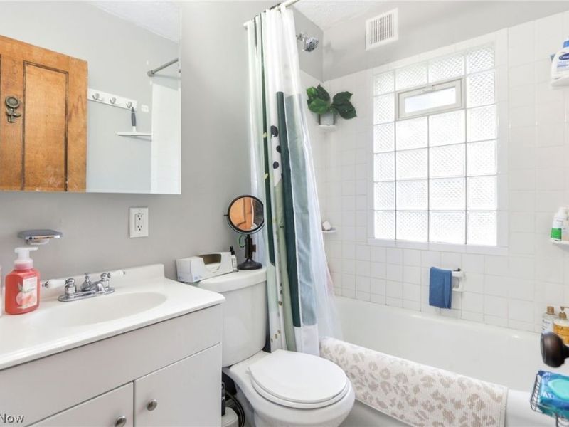 3319 W 111th Street , Cleveland, OH 44111 Photo 4