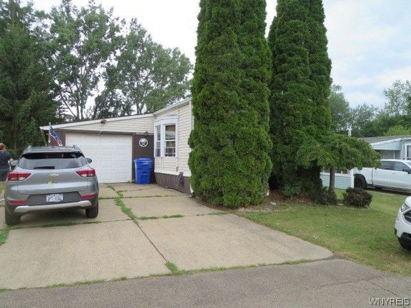 12 W Canyon Drive, Hamburg, NY 14075