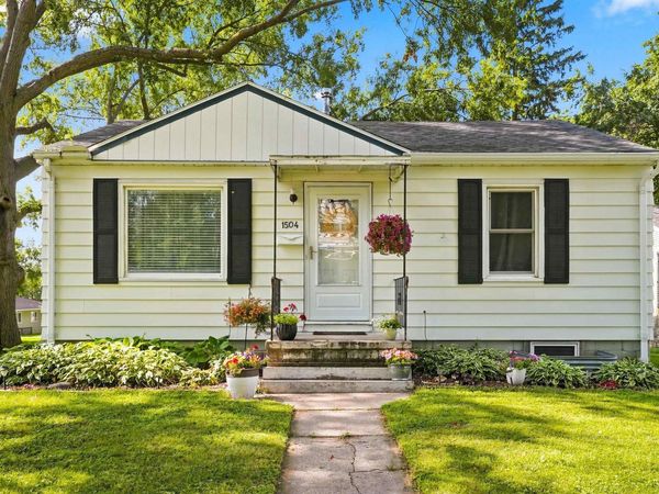 1504 W 3rd Street, Cedar Falls, IA 50613