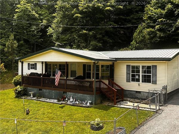 153 Everett Hager Road, Chapmanville, WV 25508