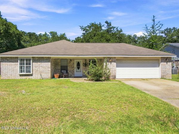 1325 S 10th Street, Ocean Springs, MS 39564