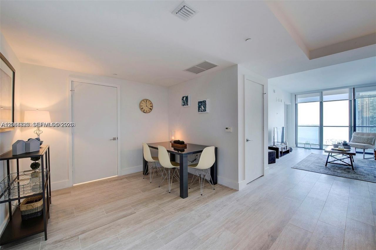 121 NE 34th St , Unit 806, Miami, FL 33137 Photo