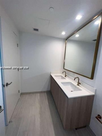77 SE 5th St , Unit 1605, Miami, FL 33131 Photo