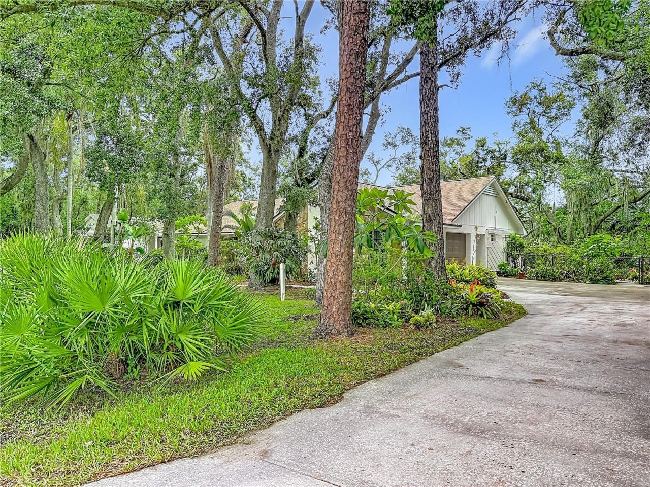12721 N Armenia Avenue, Tampa, FL 33612 Photo