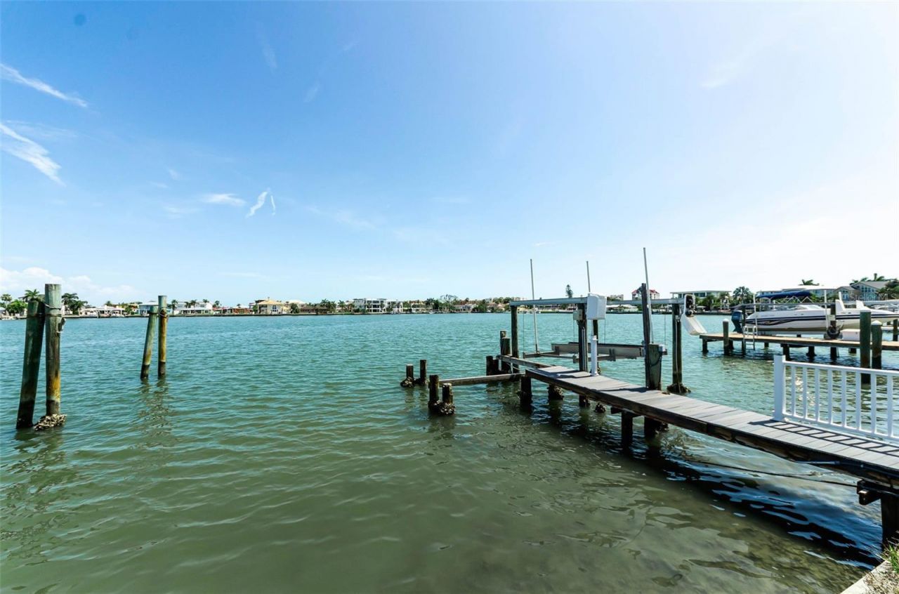17043 Dolphin Drive, North Redington Beach, FL 33708 Photo
