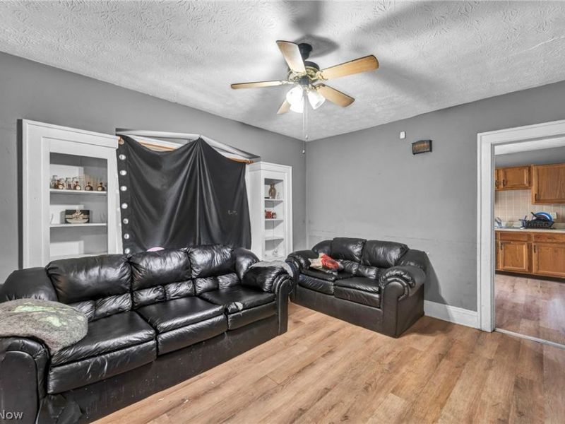 12109 Holborn Avenue, Cleveland, OH 44105 Photo 10