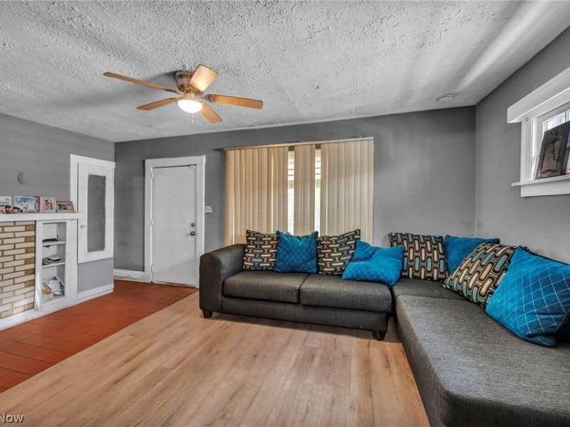 12109 Holborn Avenue, Cleveland, OH 44105 Photo 11