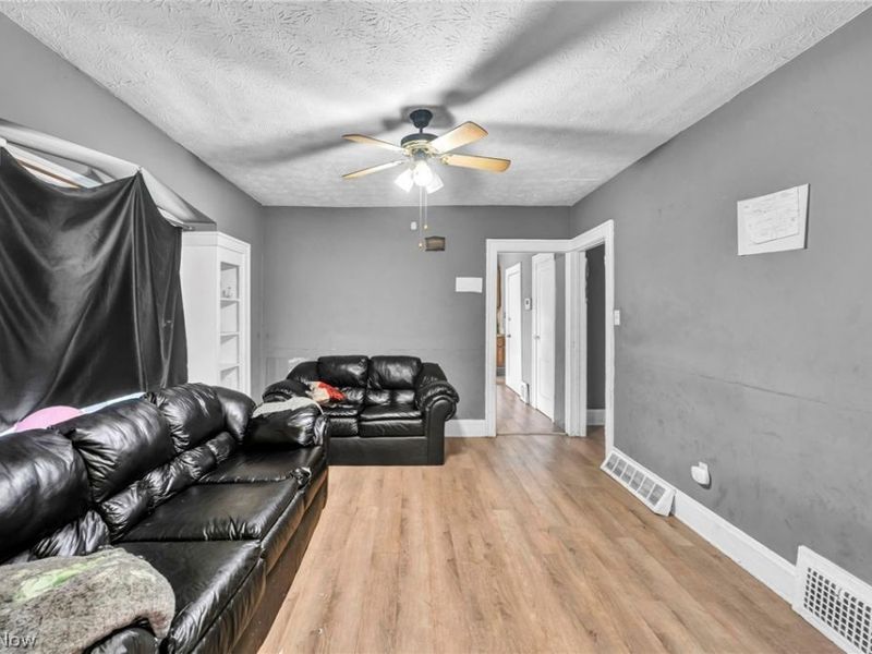 12109 Holborn Avenue, Cleveland, OH 44105 Photo 13