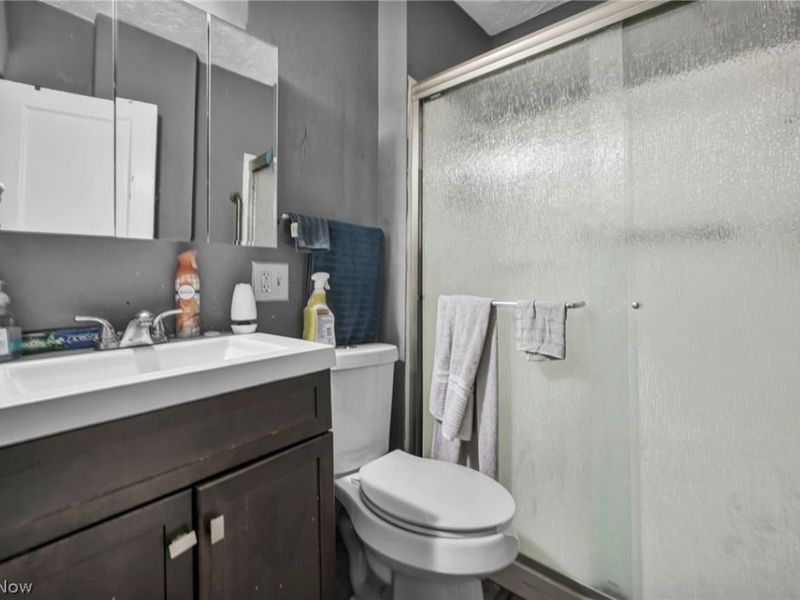 12109 Holborn Avenue, Cleveland, OH 44105 Photo 14