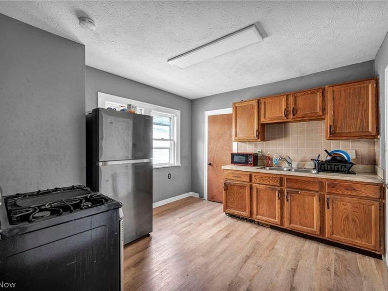 12109 Holborn Avenue, Cleveland, OH 44105 Photo 17