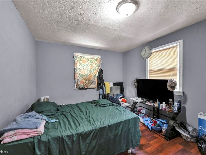 12109 Holborn Avenue, Cleveland, OH 44105 Photo 18