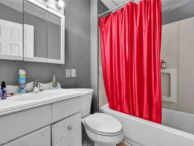 12109 Holborn Avenue, Cleveland, OH 44105 Photo 25