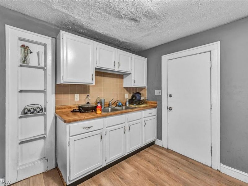 12109 Holborn Avenue, Cleveland, OH 44105 Photo 27