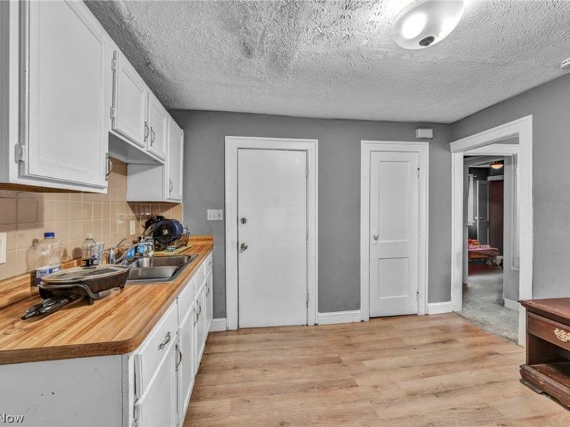12109 Holborn Avenue, Cleveland, OH 44105 Photo 28