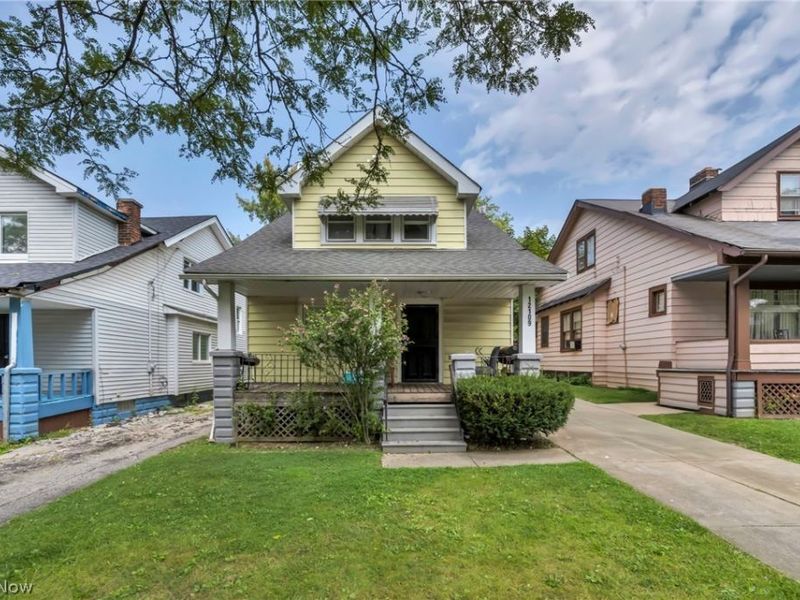 12109 Holborn Avenue, Cleveland, OH 44105 Photo 3